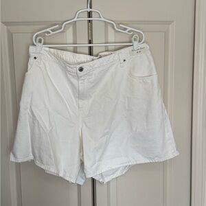 Abercrombie & Fitch High-Rise “The Loose Short” – White